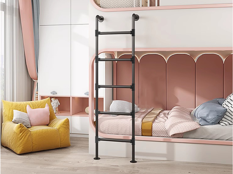 Scala a soppalco in metallo per montaggio