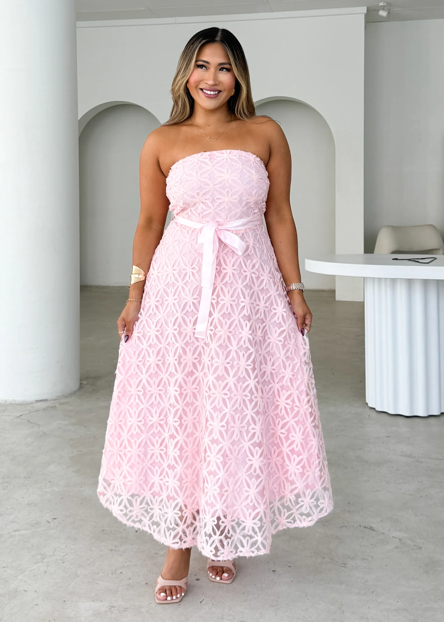 Maddy Strapless Midi Dress - Blush - Honorern
