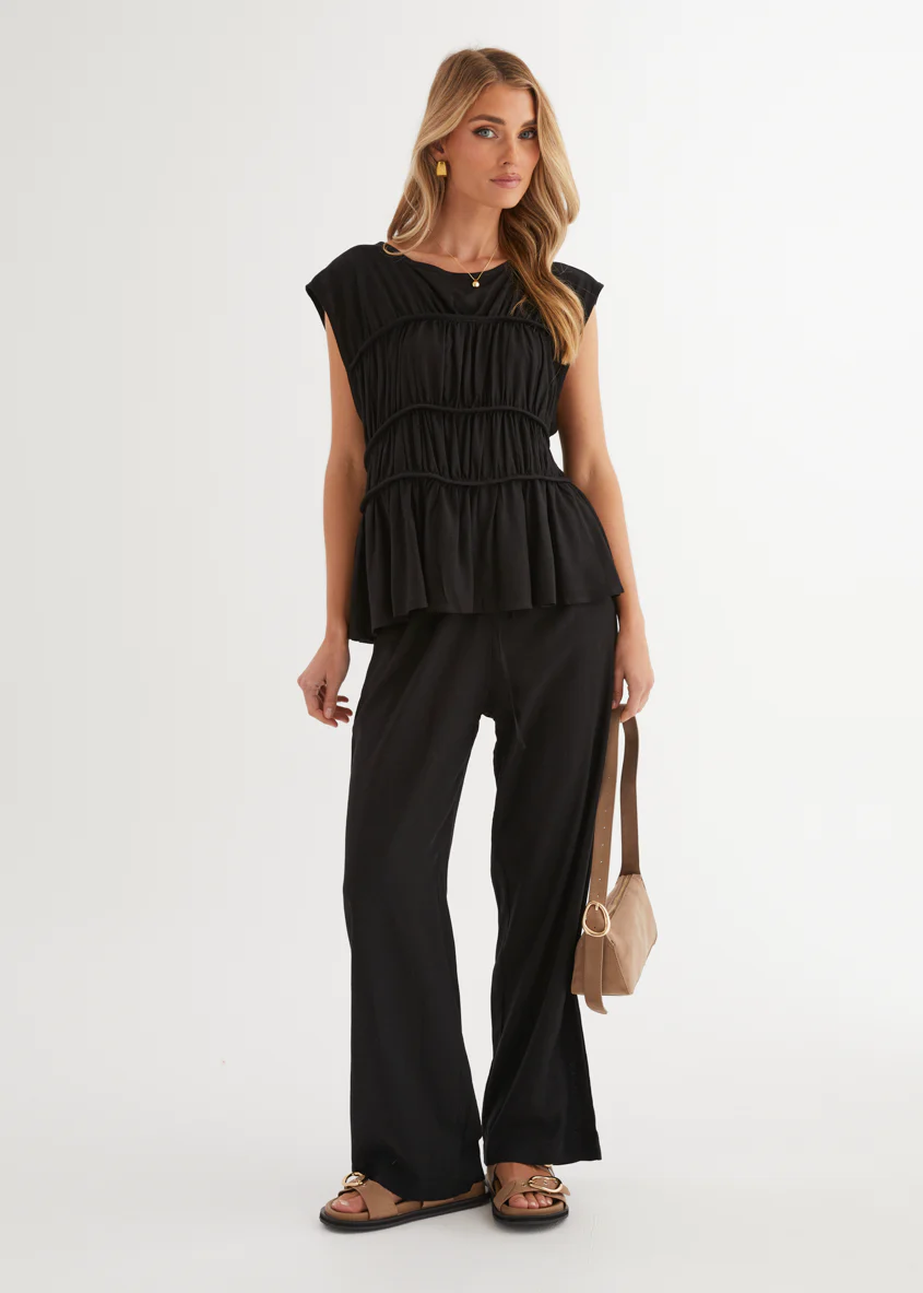 Sunstone Pleated Top - Black - Honorern
