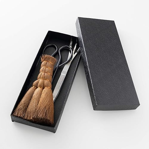 Wazakura 3PCS Set di Attrezzi per Bonsai, Kit per Principianti, Realizzato in Giappone, Forbici + Pinzette in Acciaio con Rastrello + Scopa Cinese, Kit di Giardinaggio Giapponese - Modello Satsuki - Honorern
