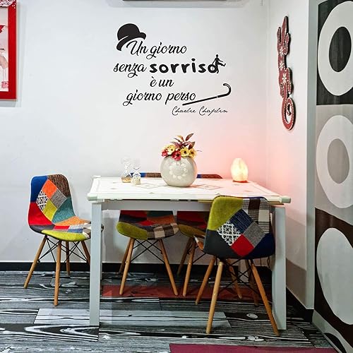 Bizarre Creations | Adesivi Murali Da Parete 80x60cm, Scritte Adesive Italiane, Adesivo Pareti Camera Da Letto Cucina Soggiorno, Charlie Chaplin: Un Giorno Senza Un Sorriso È Un Giorno Perso , (Nero) - Honorern