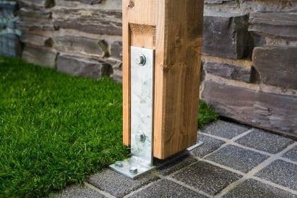 Staffa ad U per pali da 9 x 9 cm - al pezzo - Honorern